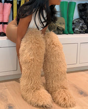 Load image into Gallery viewer, Ski Fluff Boots
