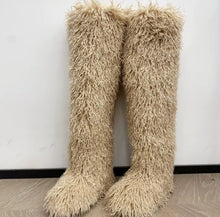 Load image into Gallery viewer, Ski Fluff Boots
